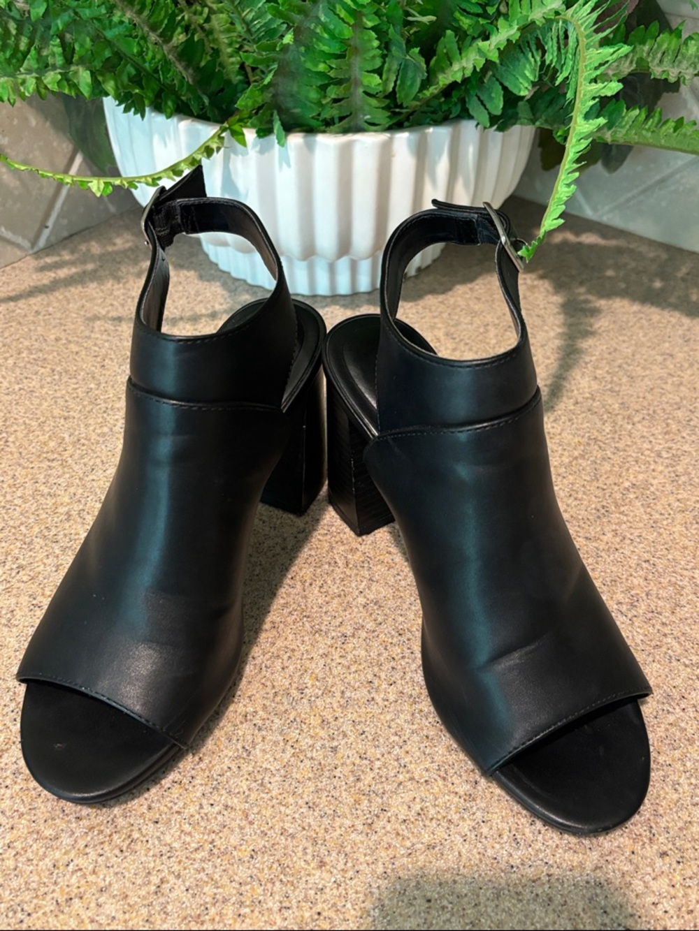 Women’s Black Open-Toe Block Heel Sandals